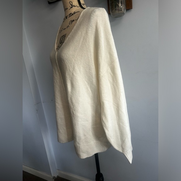 Vince camuto sweater neutral‎ minimalist staple piece v neck office - Picture 5 of 11